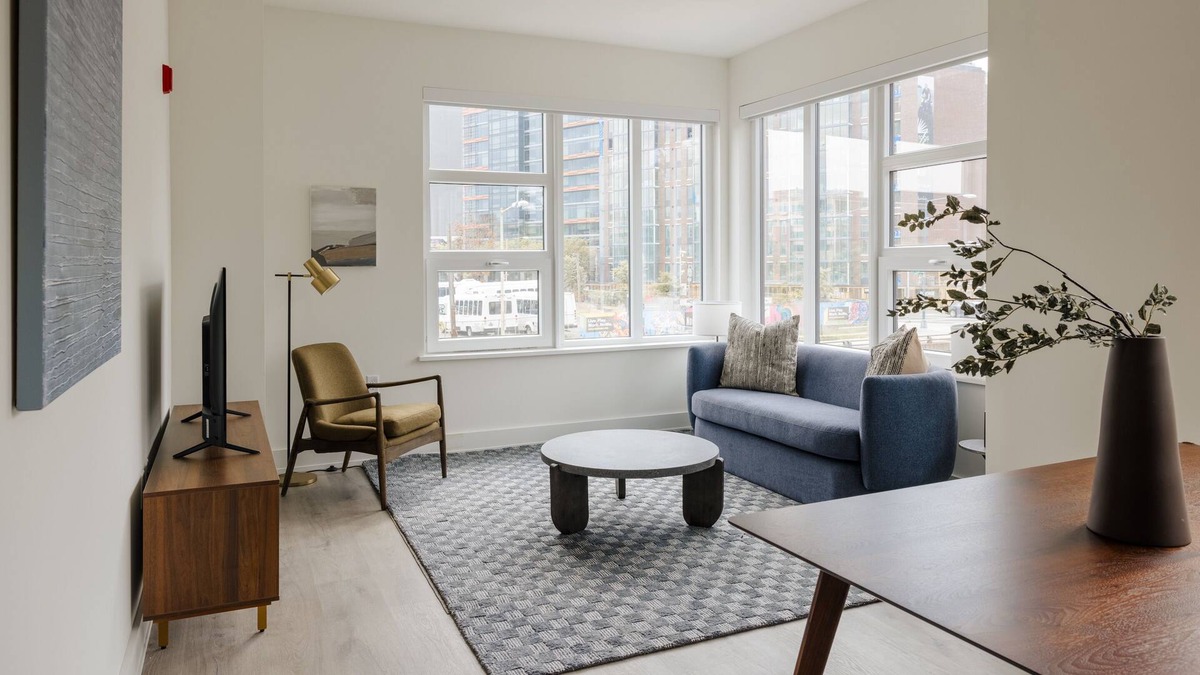 Truxton Circle Apartment | Sonder Vicino | One-Bedroom Apartment w/ Juliette Balcony