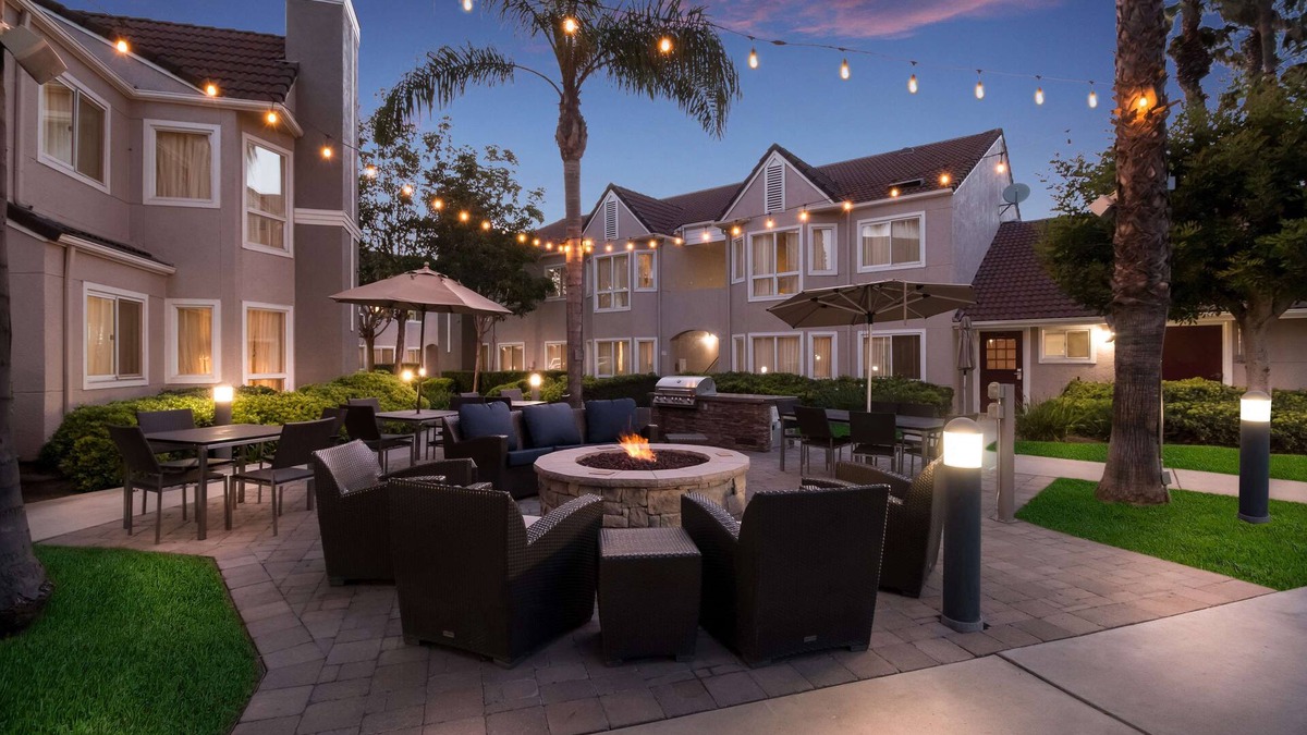 Downtown Village Hotel | Sonesta ES Suites Huntington Beach Fountain Valley