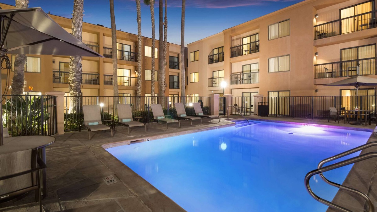Downtown Village Hotel | Sonesta Select Huntington Beach Fountain Valley