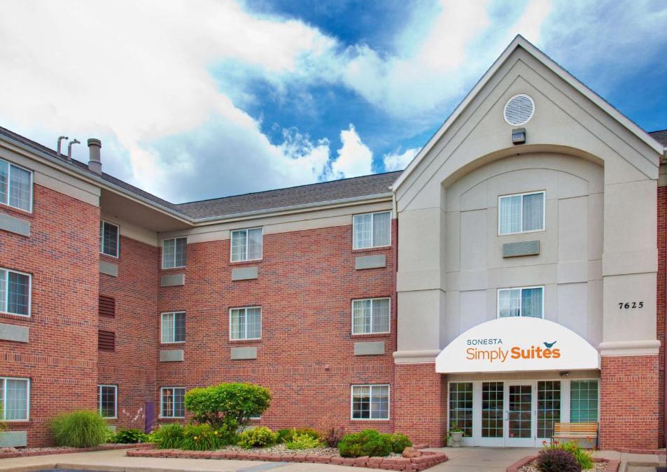 West Des Moines Hotel | Sonesta Simply Suites Des Moines