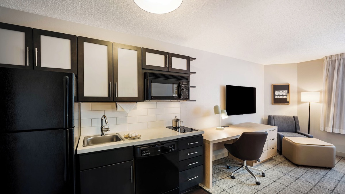 Crestline Heights Hotel | Sonesta Simply Suites Birmingham Hoover