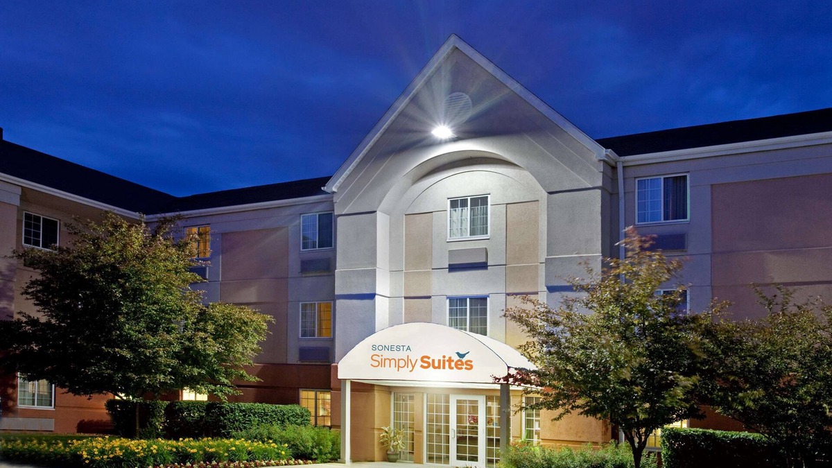 Waukegan Hotel | Sonesta Simply Suites Chicago Waukegan