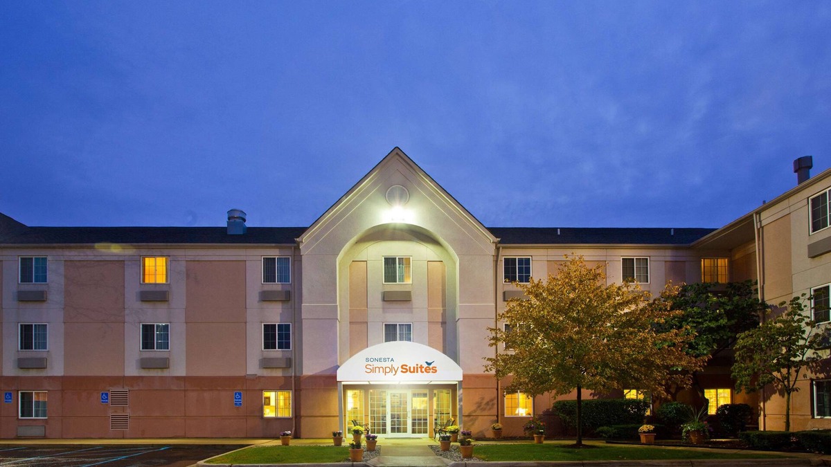 Warren Hotel | Sonesta Simply Suites Detroit Warren