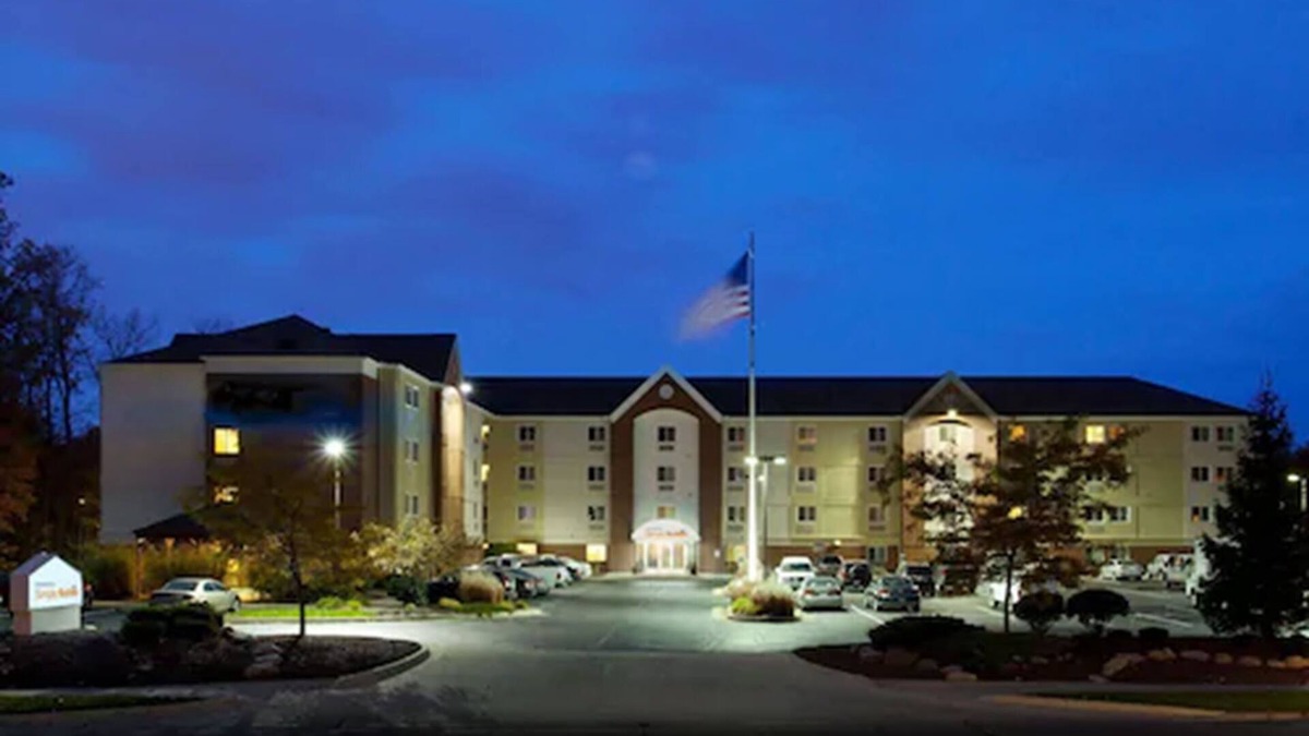 North Olmsted Hotel | Sonesta Simply Suites Cleveland North Olmsted Airport