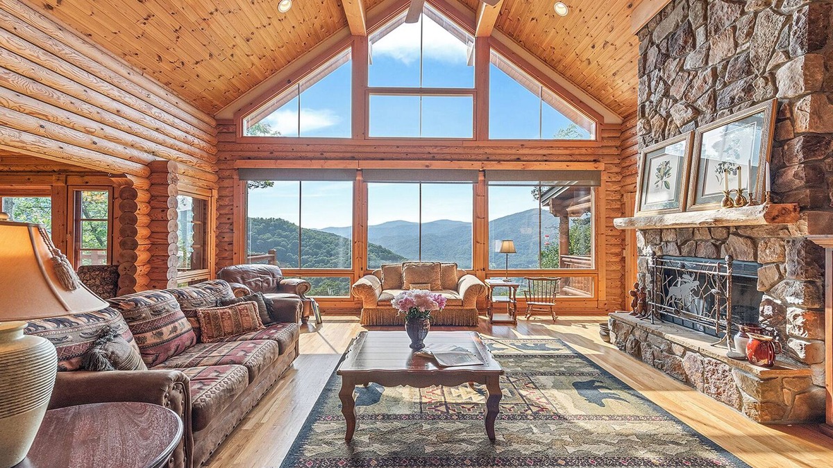 Waynesville House | Song Bird Lodge in Gated Smoky Mountain Retreat Community