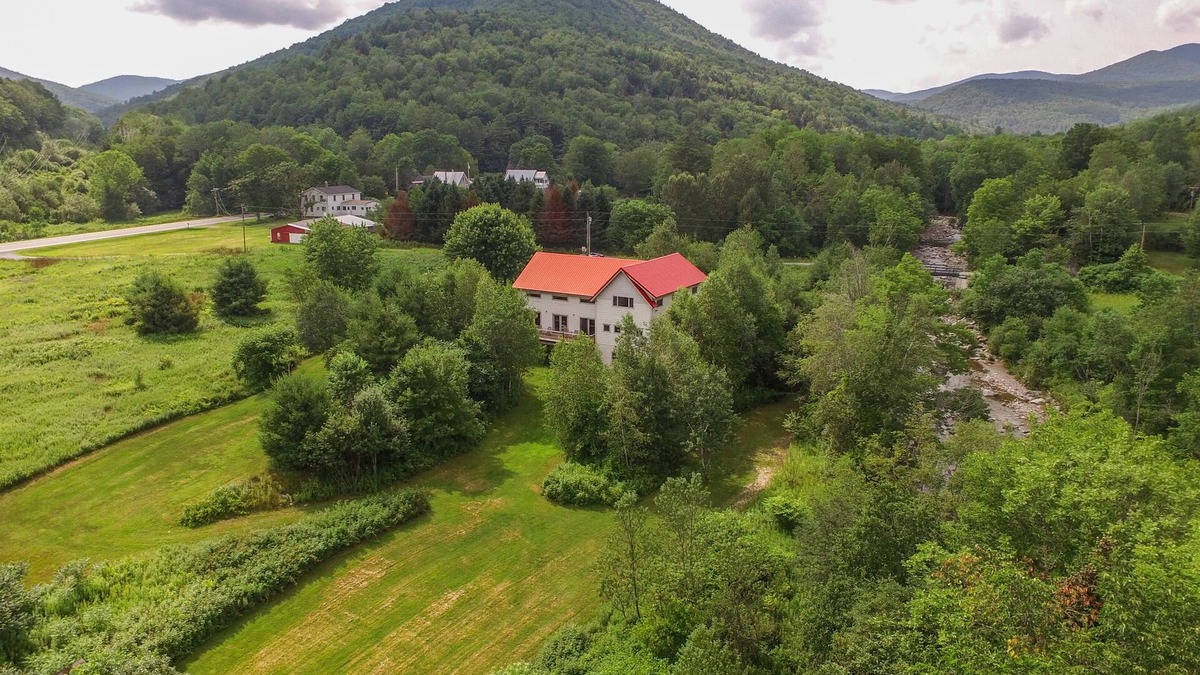 Bread Loaf House | Songbird Haven–majestic VT Timberframe, Dog-Friendly Home Along The White River
