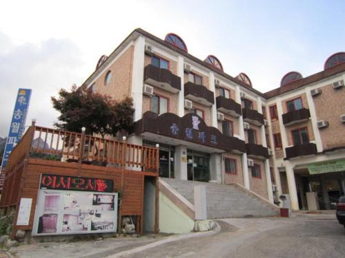 Seorak-dong Hotel | Songwol Park