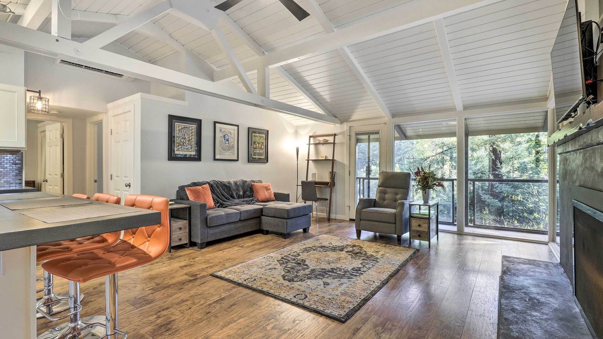 Northwood House | Sonoma County Vacation Home w/Hot Tub!