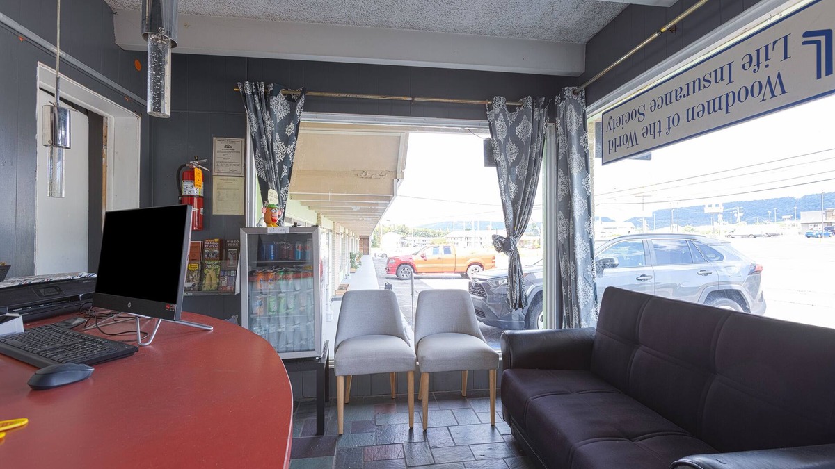 Breezewood Hotel | Sonrise Inn Lincoln Hwy By OYO