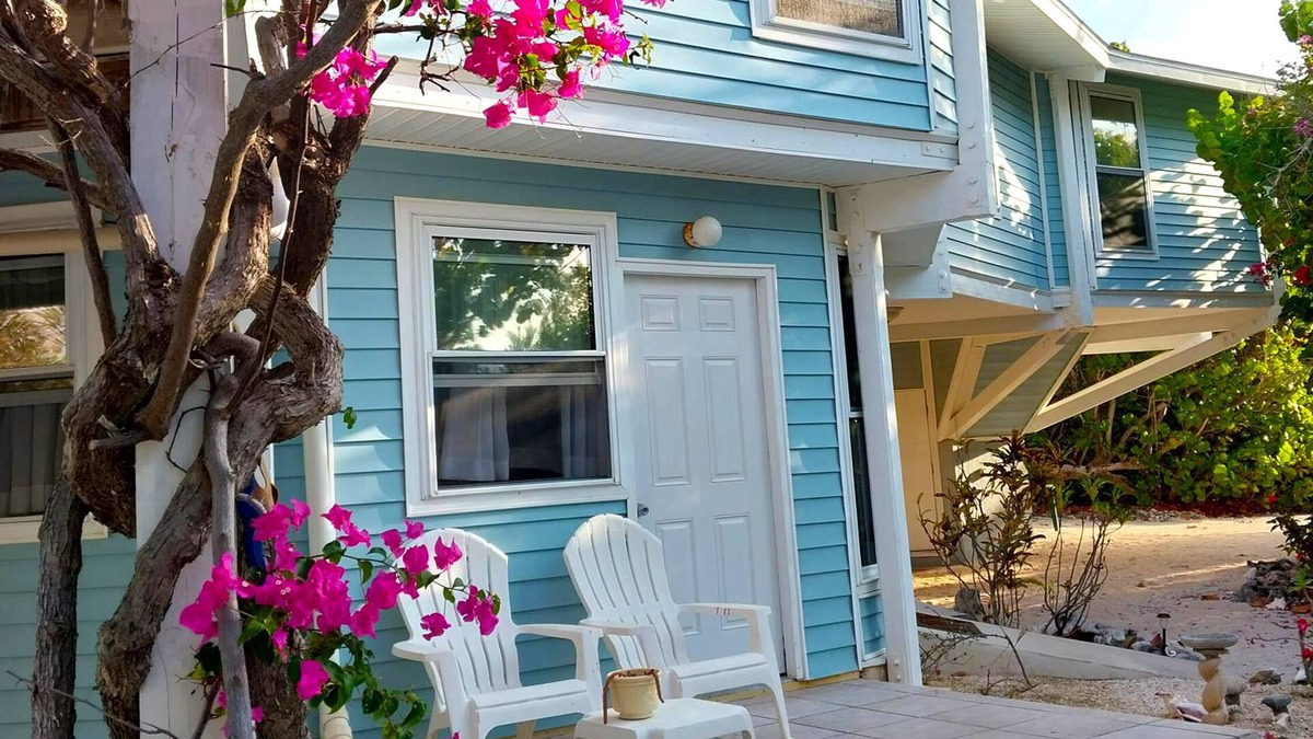 West End House | Sonscape Sandy Beachfront Guest Suite 100 feet from the ocean!
