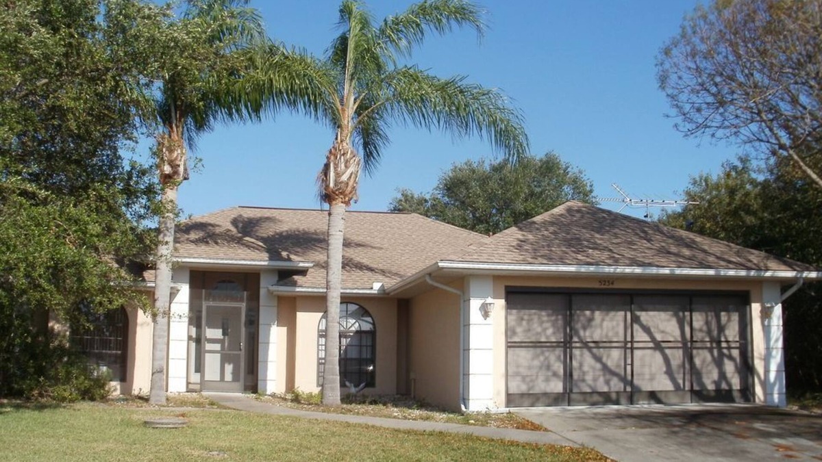 Gulf Cove House | Soothing 3-bedroom house with AC in Port Charlotte. On the river near beach