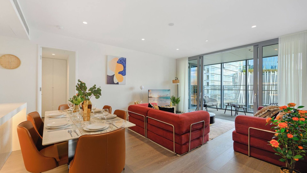 Millers Point Apartment | Soothing 3-bedroom apartment with Gym/Pool in Barangaroo