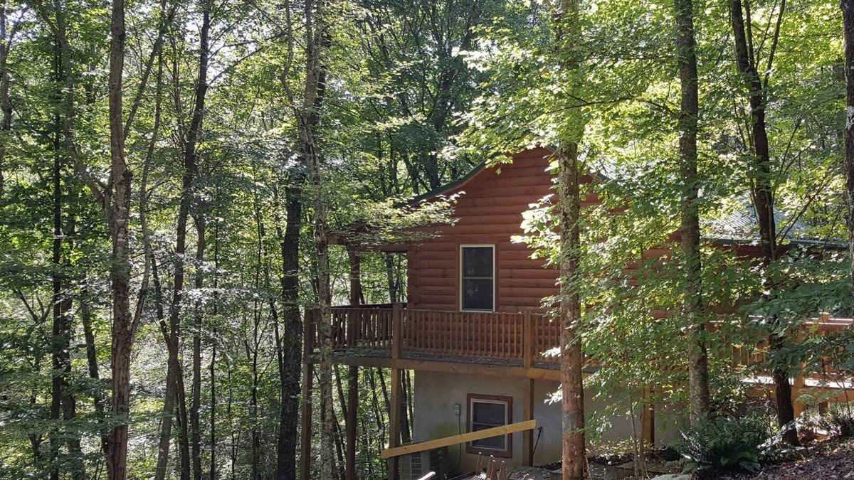 Hillsville Cabin | SOOTHING RAPIDS await at Buck Creek Cabin off Parkway/I-77 near Fancy Gap, VA