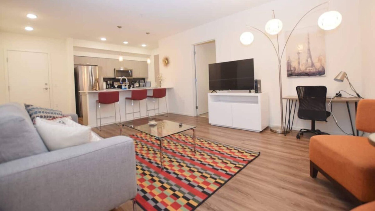 Mercer Island Apartment | Sophari | Mercer Isl 2BR | Ideal 4 Business 502