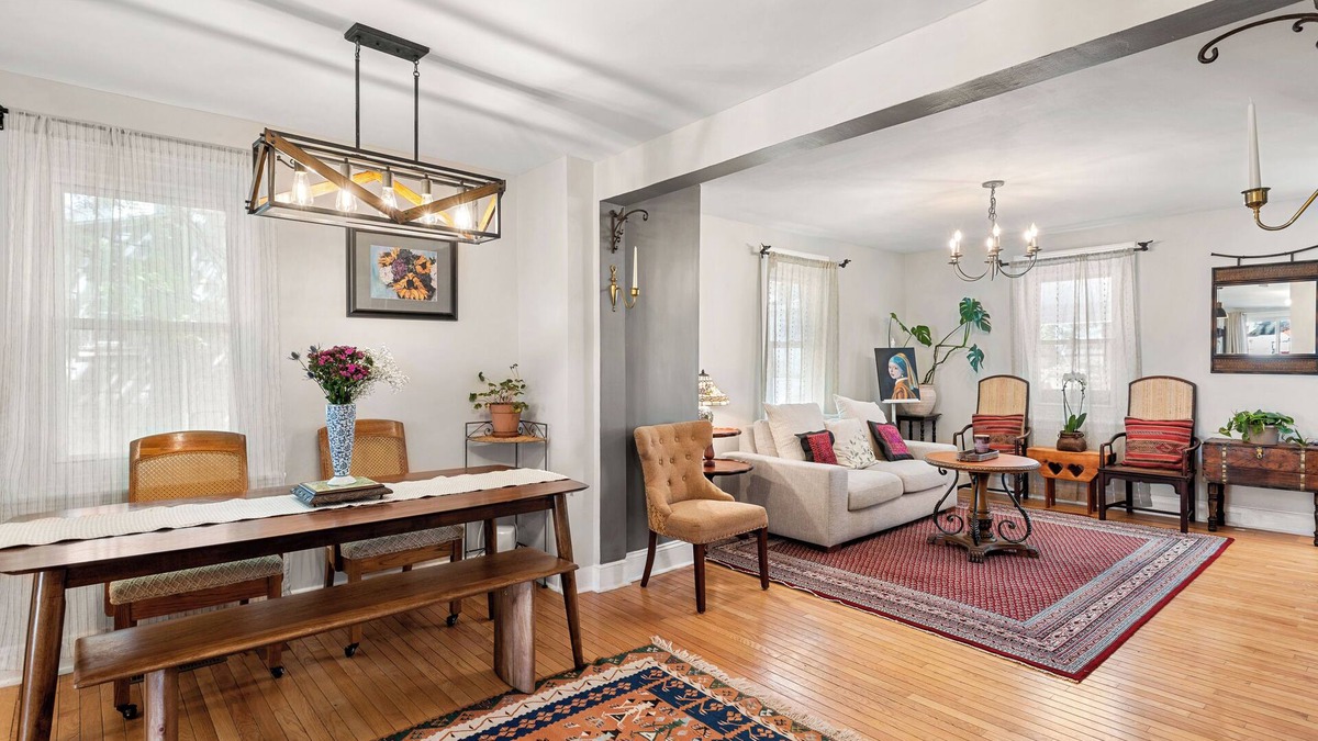 Bryn Mawr Ski Chalet | Sophia's Garden Chalet-Quality/4BR/2B/3Car-P/HVAC/WIFI/WalkZ/College/Kid/UP to 8