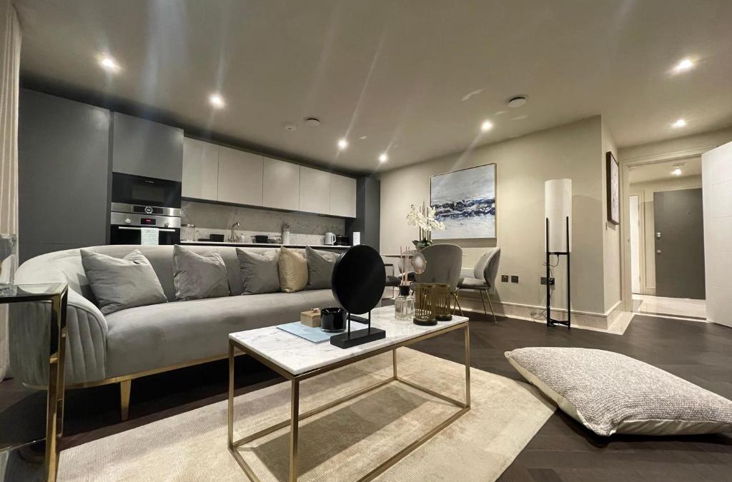 Chigwell Apartment | Sophisticated 1BR, 1 BA Chigwell Designer Flat CHCL F2