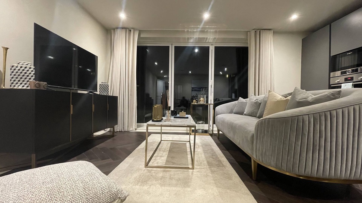 Chigwell Apartment | Sophisticated 1BR, 1BA Chigwell Designer Flat