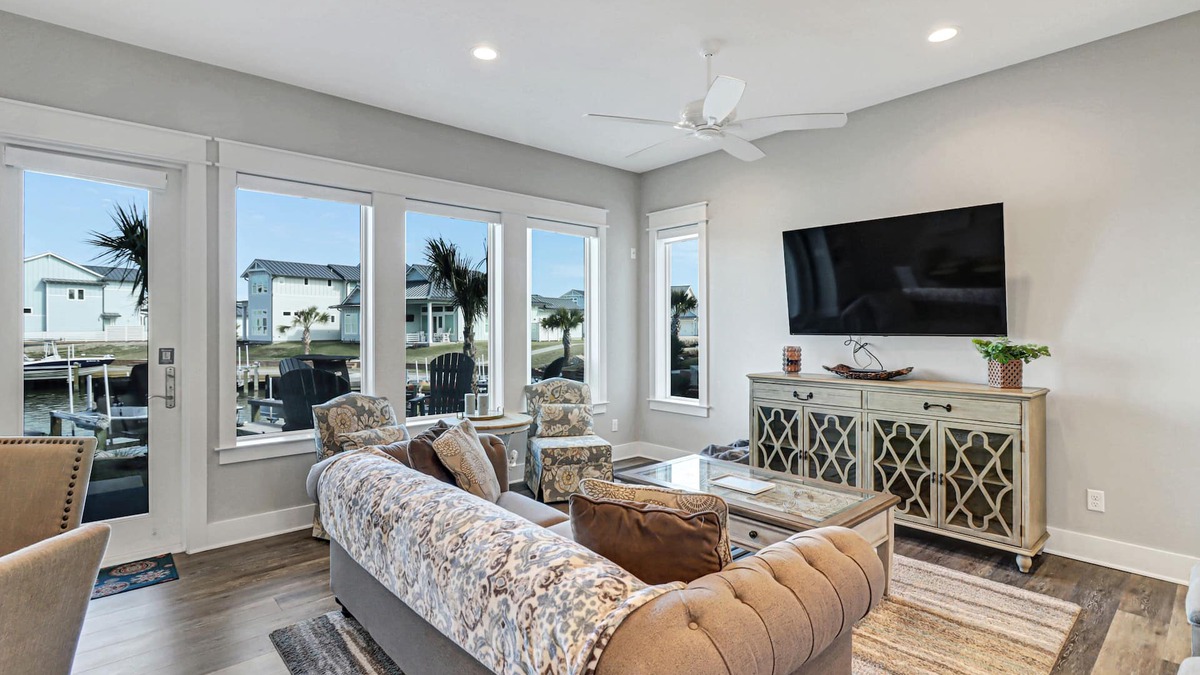 Rockport House | Sophisticated canal-view villa with pool, vast fishing pier, deck & washer/dryer