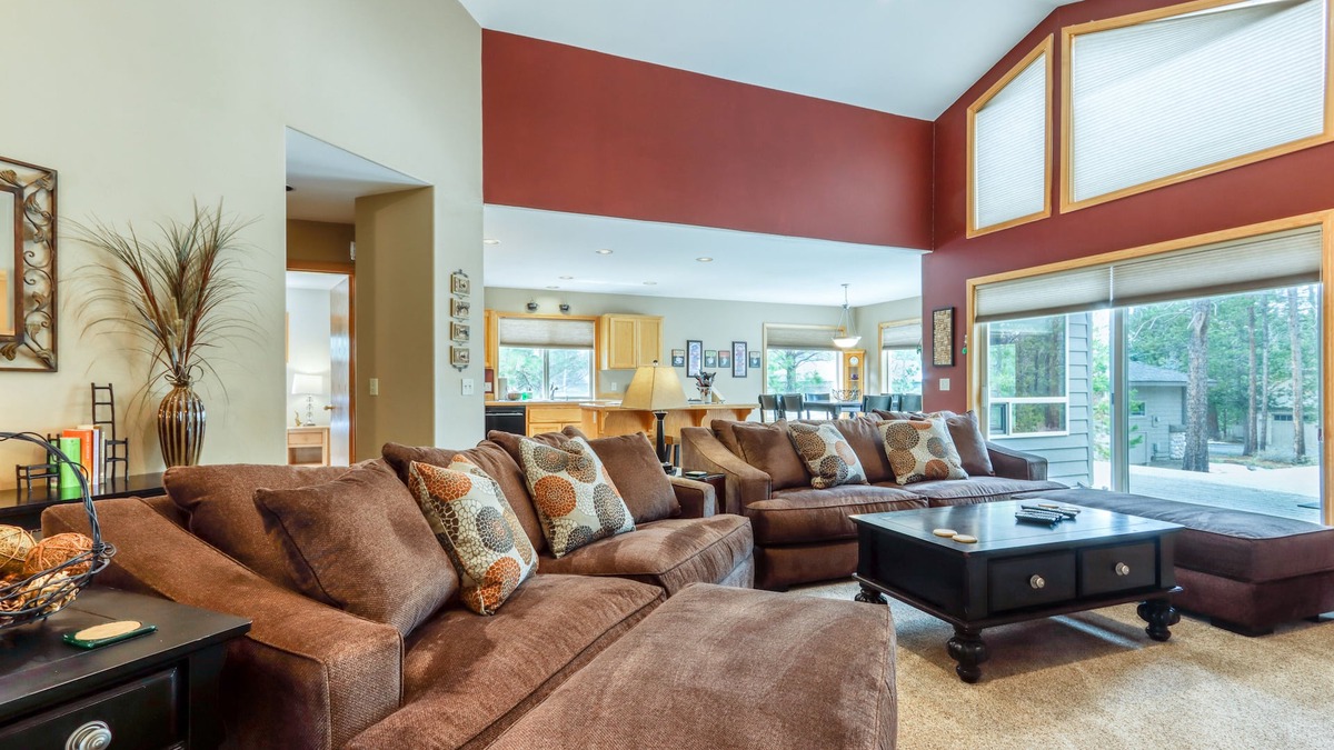 Deer Park House | Sophisticated home with a private hot tub, pool table, bikes & SHARC Passes
