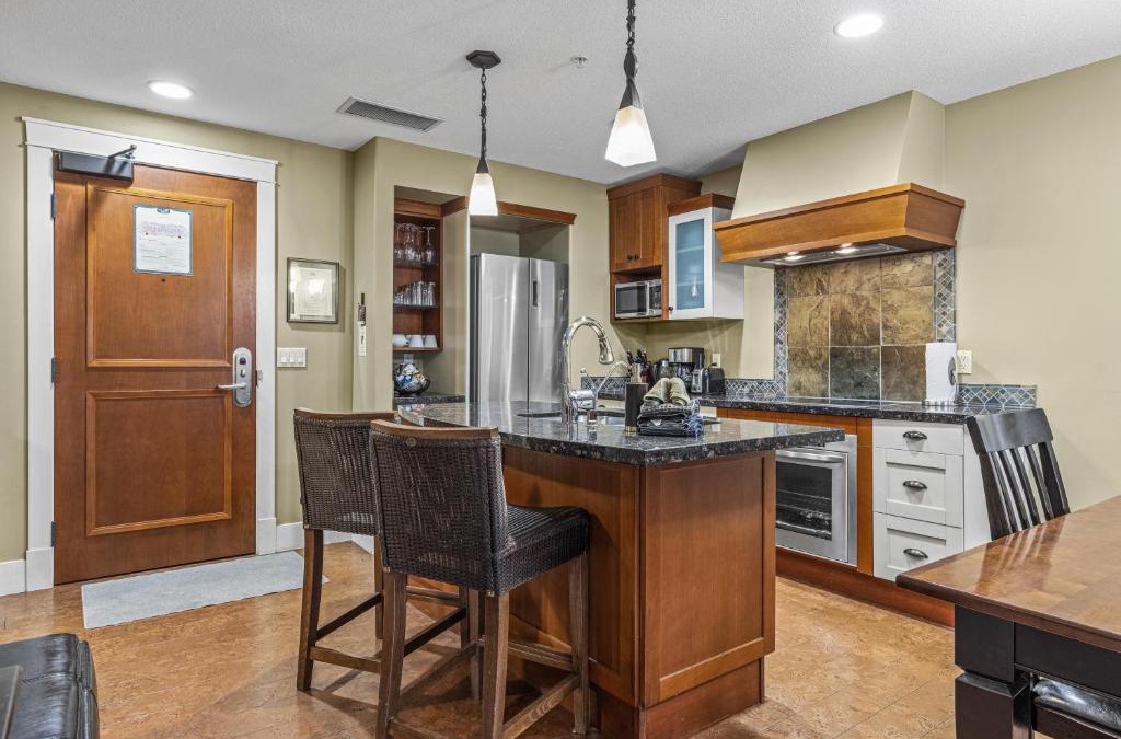 Canmore Apartment | Sophisticated MTN 2 Bedroom Pool Hot Tub managed by Little Sister Getaways
