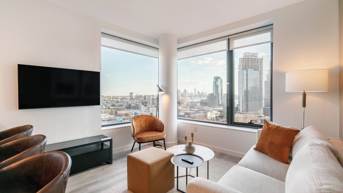 Hunters Point Apartment | Sophisticated One-Bedroom in Greenpoint, Brooklyn