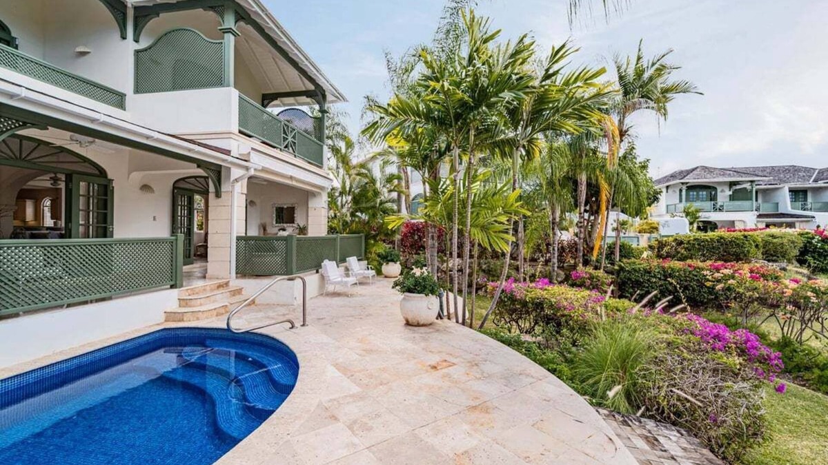 Mount Standfast Villa | Sophisticated Villa with Pool in Jade Vine