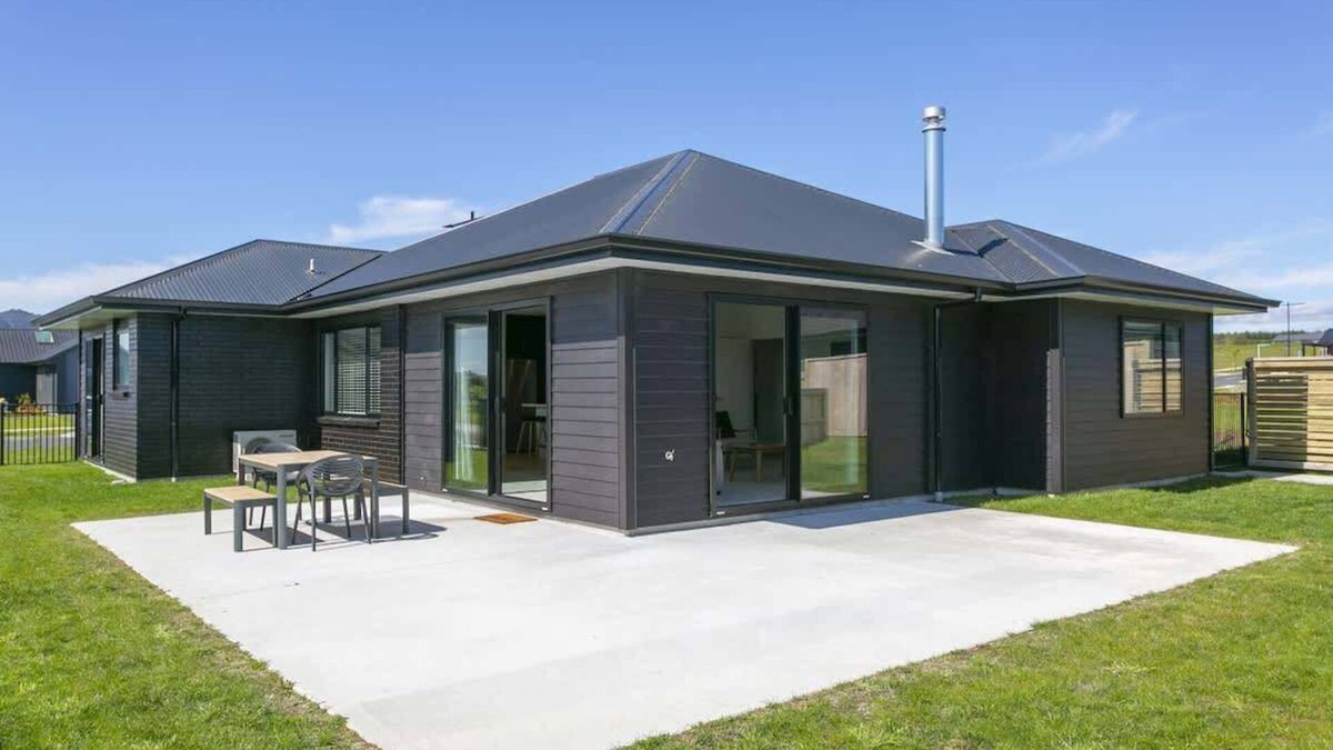 Wharewaka House | Sophistication Meets Relaxation
