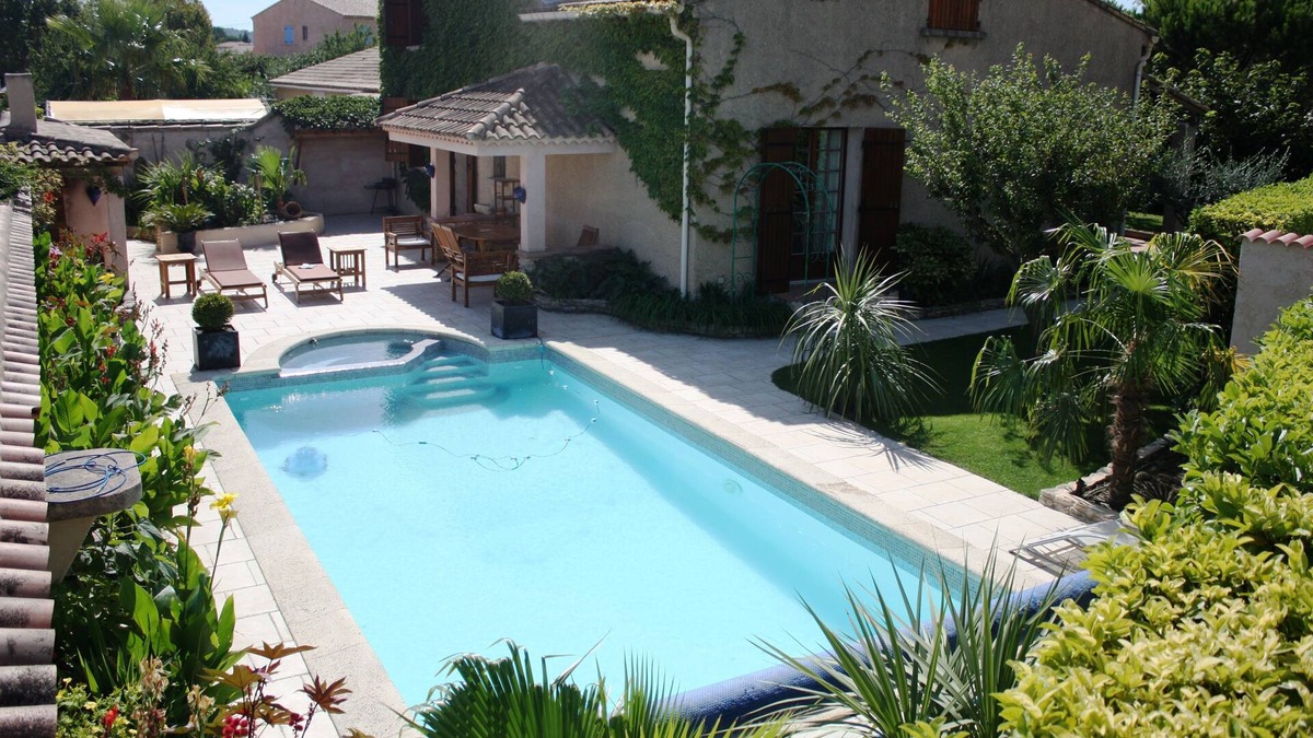 Sorgues Villa | Sorgues, 9 km from Avignon, air-conditioned villa with private pool, (Wifi internet)