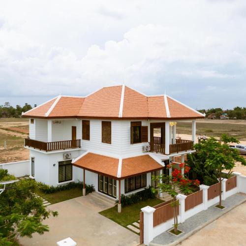 Santuk Villa | Soriya VILLA by Amatak