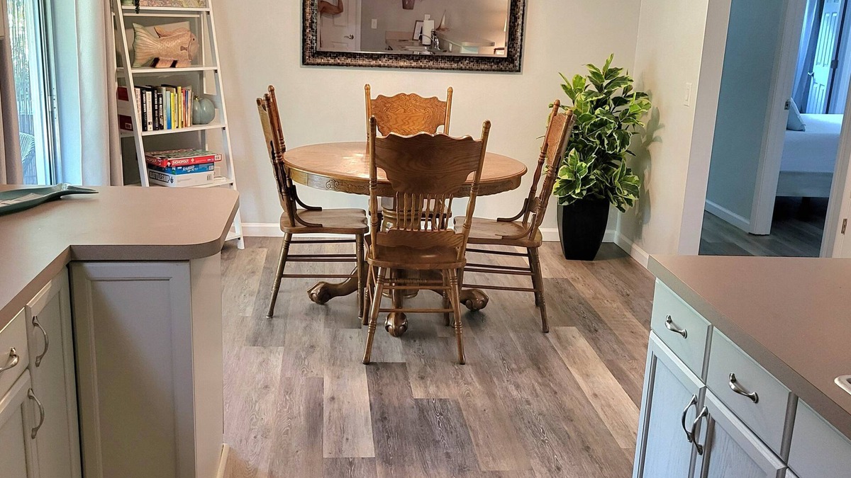 Mount Plymouth House | Sorrento Cottage 2/2 1 Level, No Stairs, Mt Dora & Rock Springs just 10 min