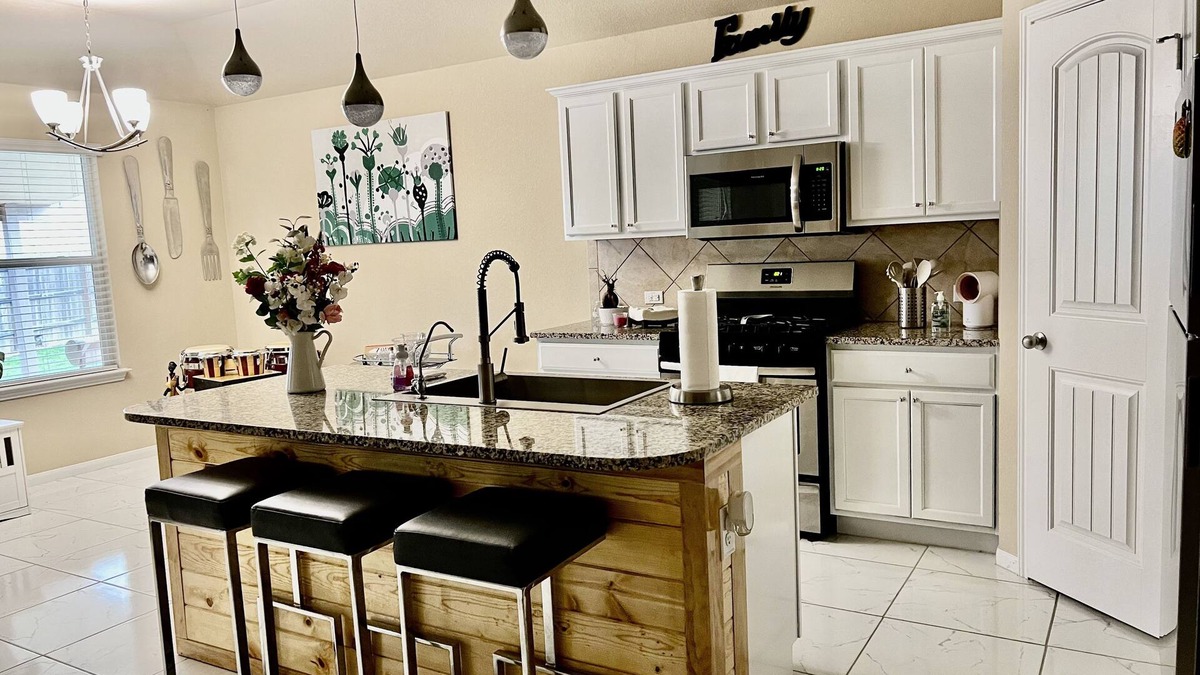Austin House | SOSA'S FAMILY NICE ACCOMMODATION JUST 5 MINUTES FROM TESLA