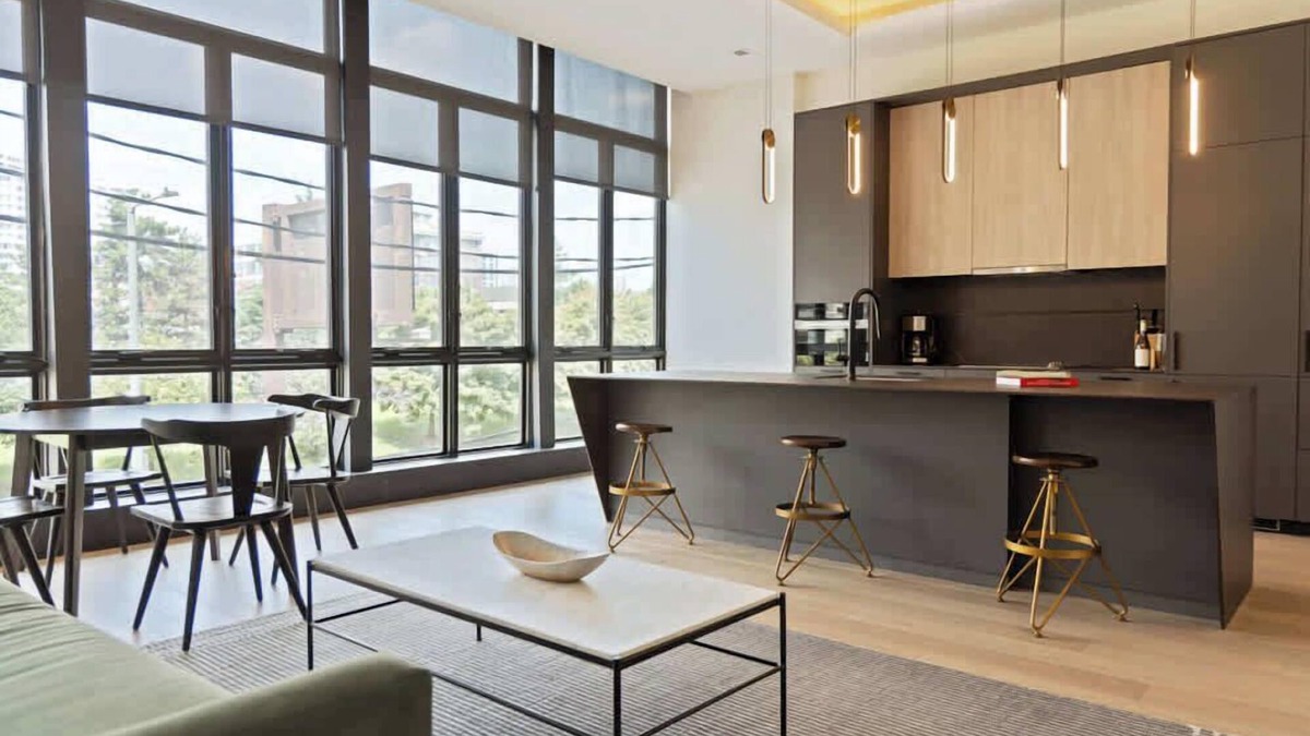 Logan Square Apartment | Sosuite | 1Bed Apt Acc. w Roof Deck, Gym, Laundry