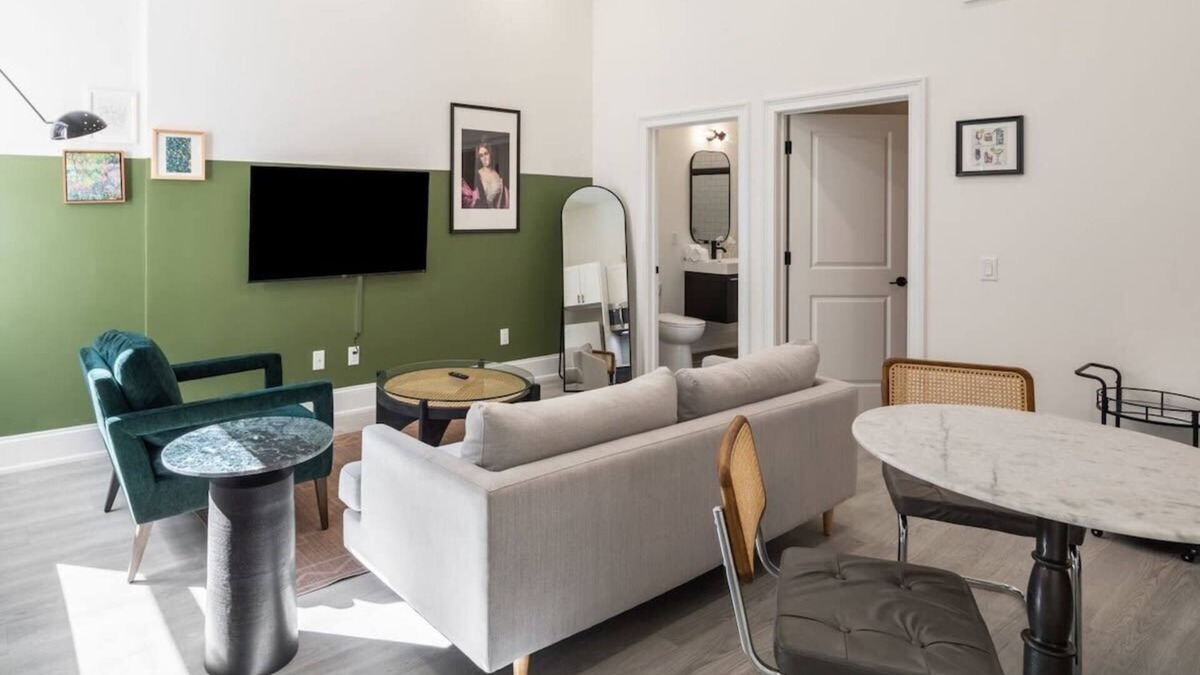 Rittenhouse Row Apartment | Sosuite | 1BR Apt w W/D, Desk Alcove