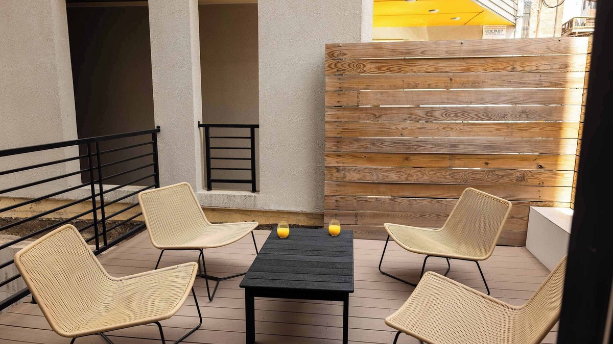 Fishtown Apartment | Sosuite | 1BR Apt w Patio, W/D, Sofabed