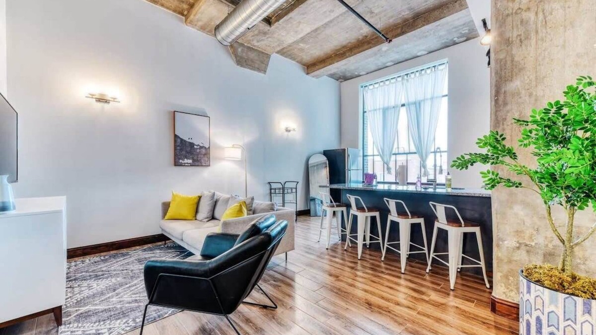 West Poplar Apartment | Sosuite | 2BR Apt w W/D, Gym, On-Site Restaurant