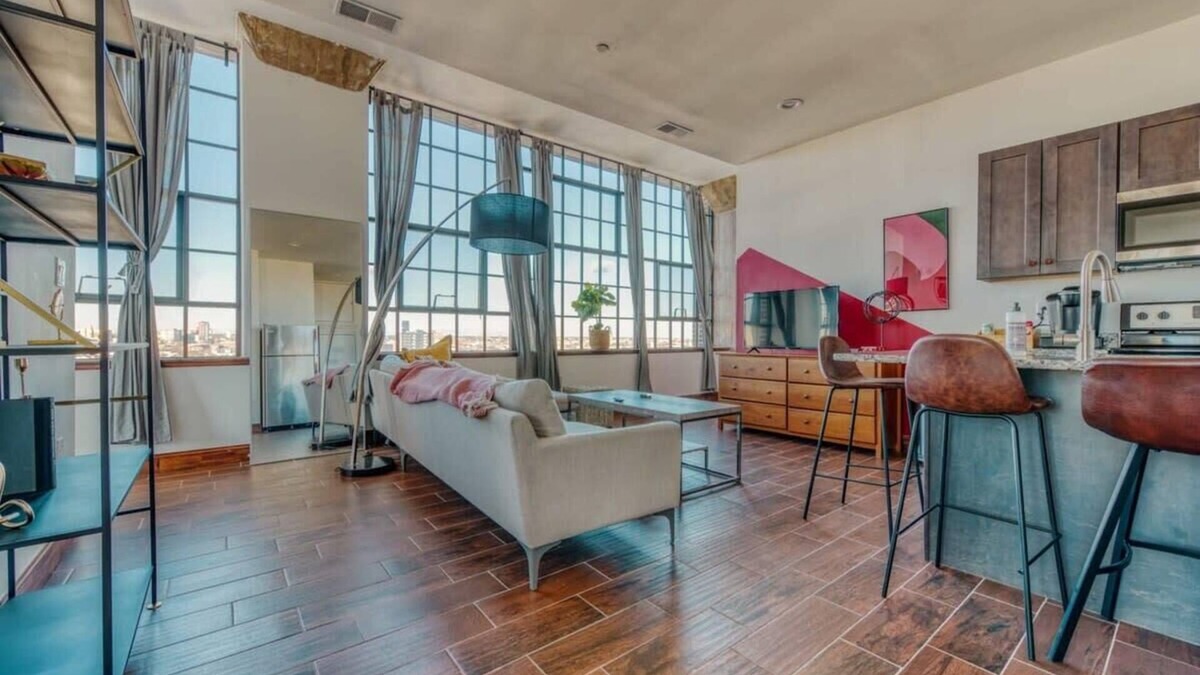 West Poplar Apartment | Sosuite | 2BR Penthouse w Balcony, W/D, Gym