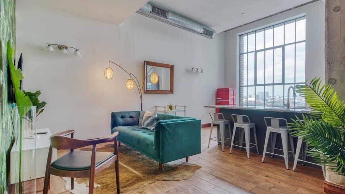 West Poplar Apartment | Sosuite | 2BR Penthouse w W/D, Gym, On-Site Bar