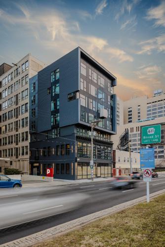 Logan Square Apartment | Sosuite at The Onyx - Museum District