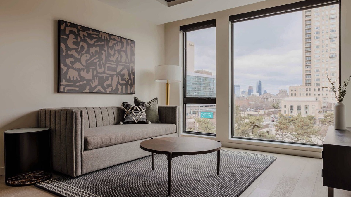 Logan Square Apartment | Sosuite | Corner 1BR Apt w Roof Deck, Gym, Laundry