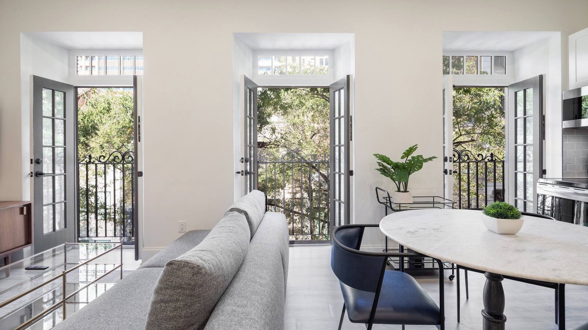 Rittenhouse Row Apartment | Sosuite | Juliet Balcony 1BR Apt w Laundry, Desk