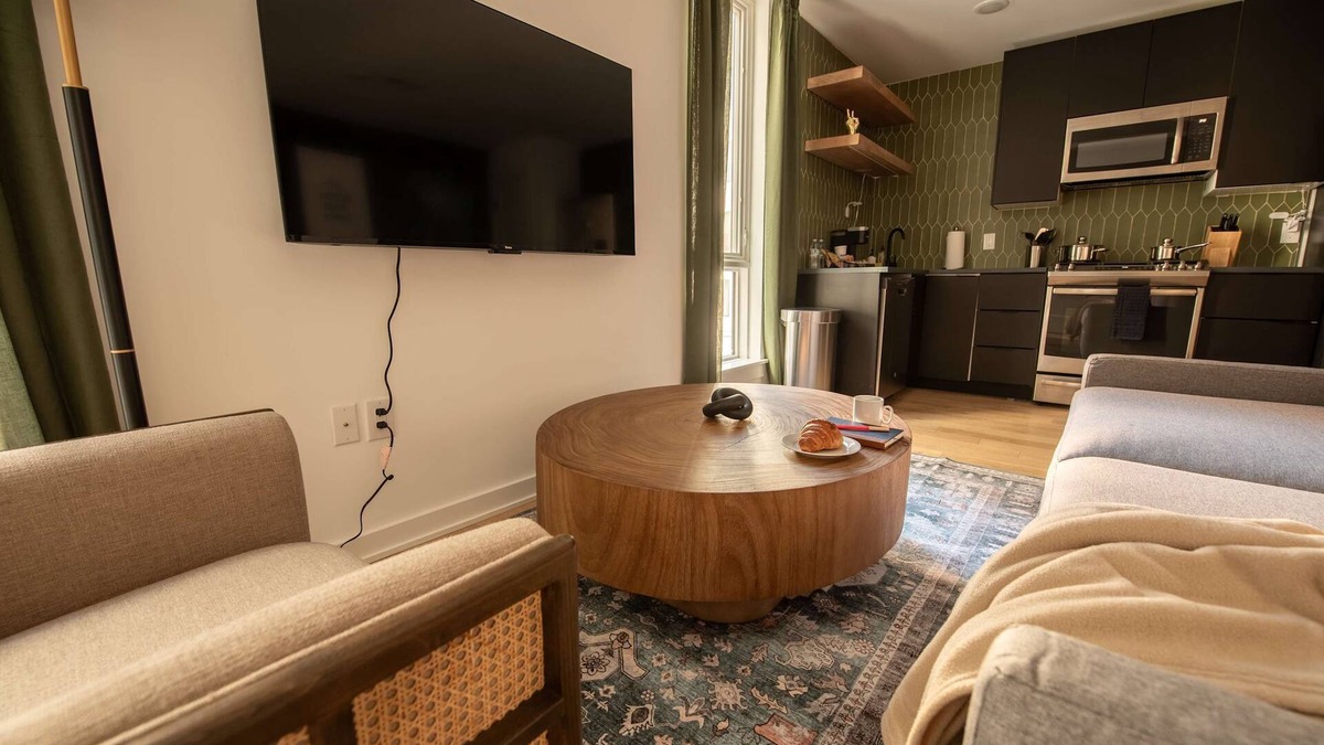 Fishtown Apartment | Sosuite NEW 2BR Apt w W D Split Level