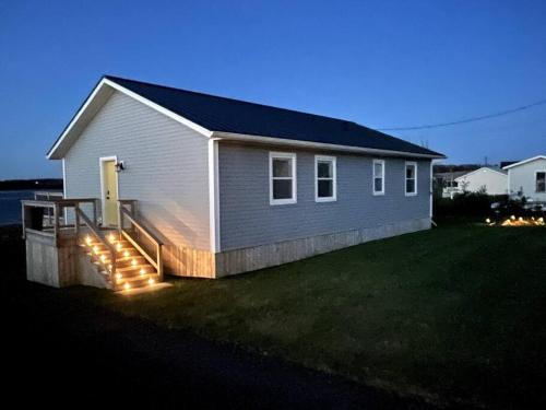 Clinton House | Sou'West Sunshine Cottage with Hot tub and Pool