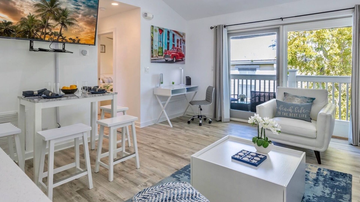 Downtown Condo | *SOUL OF DUVAL @ DUVAL* Modern/Centrally Located + LAST KEY SERVICES.