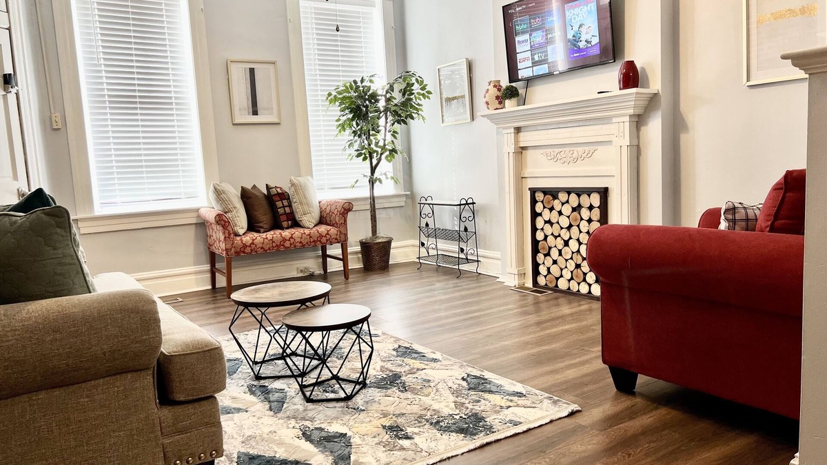 Soulard Apartment | Soulard 1 Bedroom with In-Unit Washer Dryer - Long Term Welcome