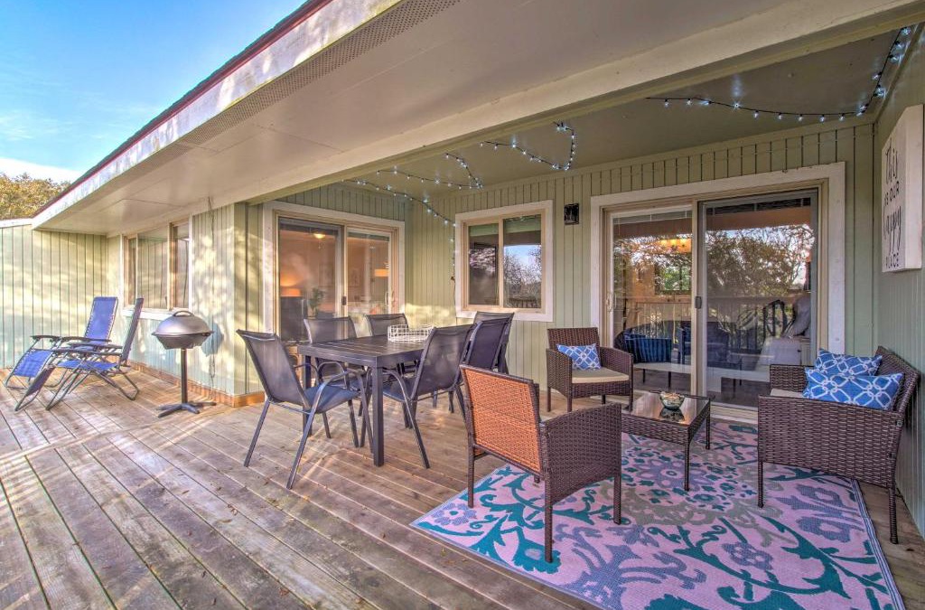 Caswell Beach Apartment | Sound of the Sea Oak Island Condo with Pools!