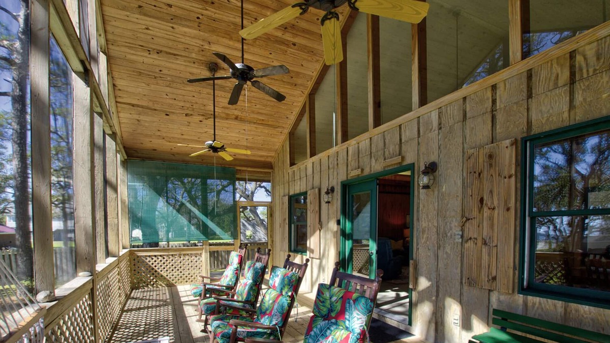 Harkers Island House | Sound View, Pet Friendly Home in Harkers Island, NC (Core Sound Lodge)