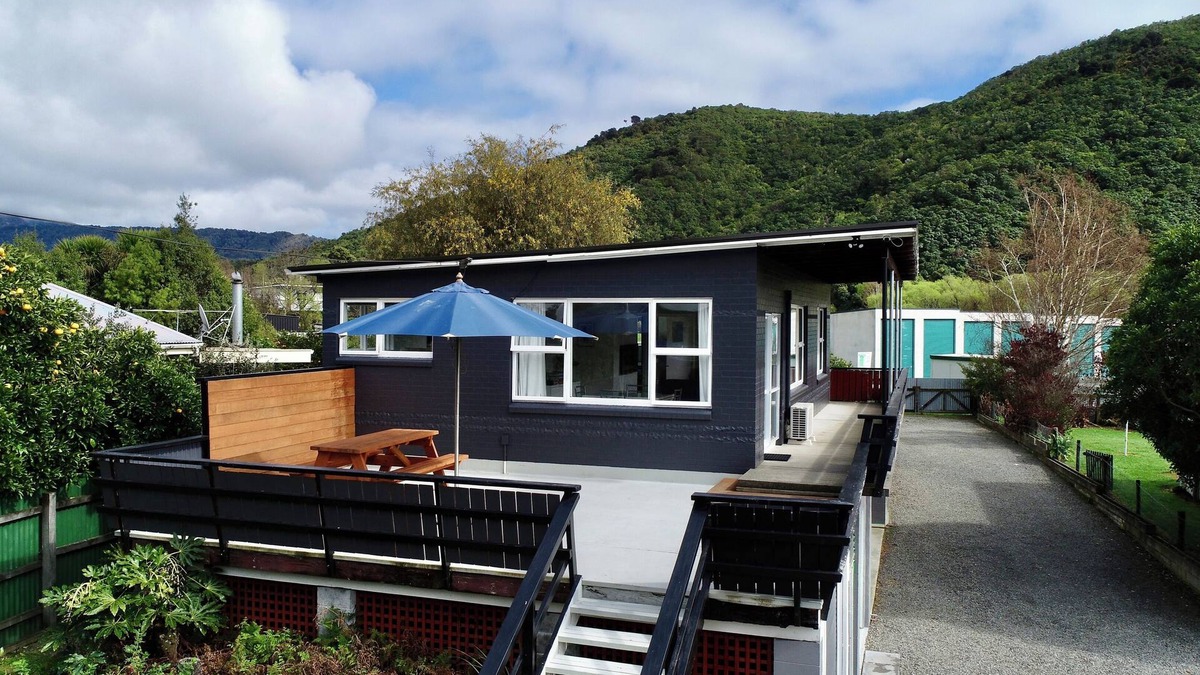 Waikawa Bay House | Sounds Good - Waikawa Holiday Home and Berth