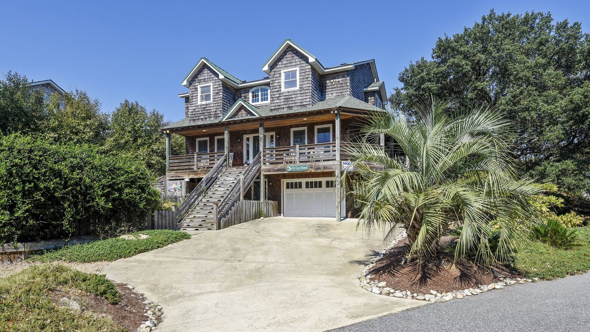 Sea Acres House | SOUNDSIDE: Private pool, Hot Tub, Billiards Room, Pets, Elevator. Walk into town!
