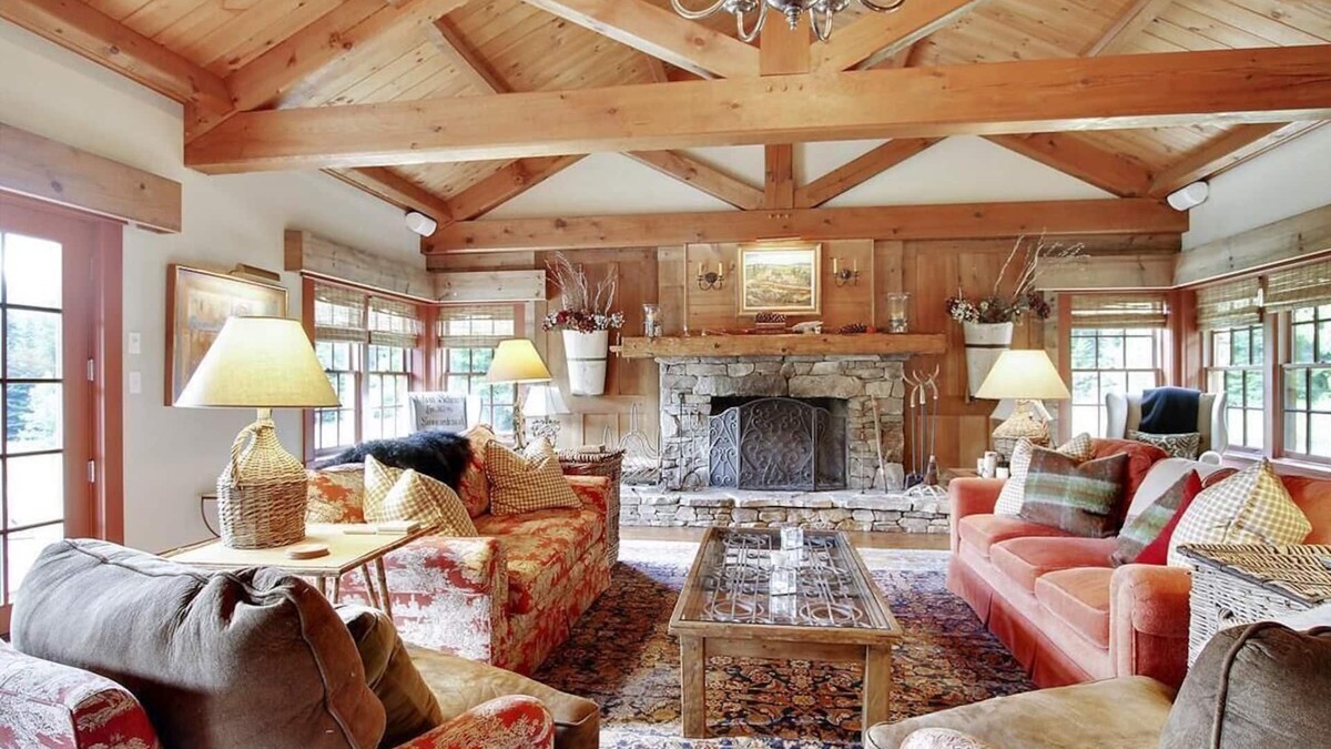 Stowe Hollow House | Soupcon: 4 br, fireplaces, game room, sauna, hot tub, views!