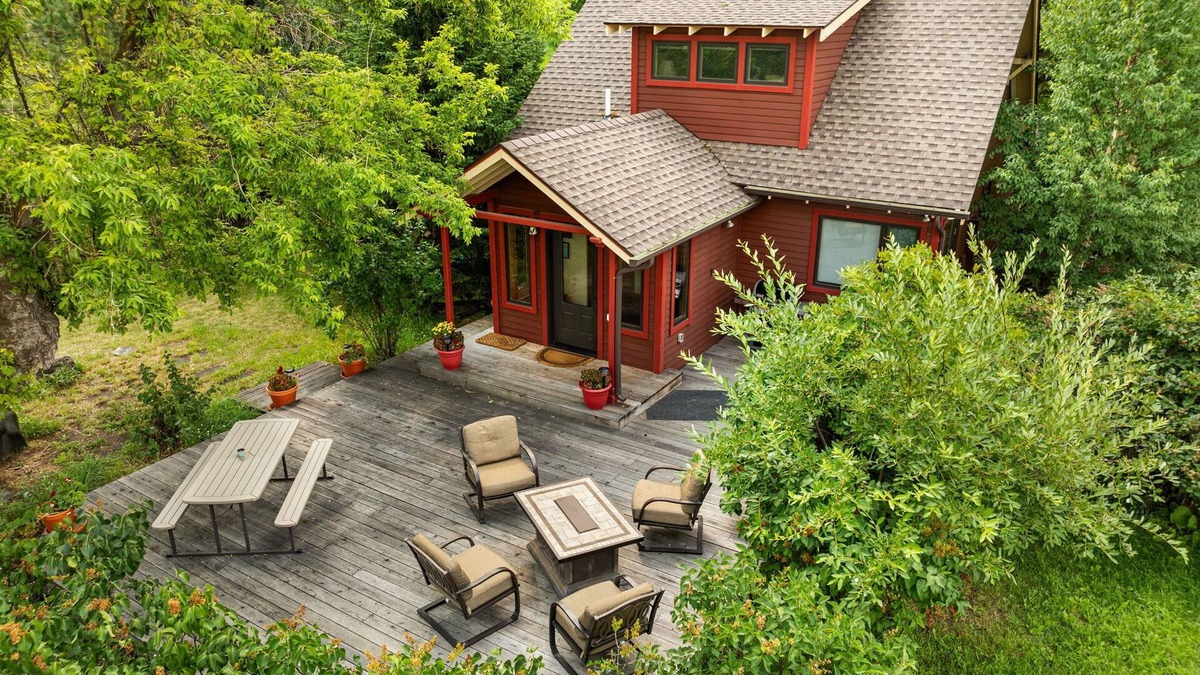 Bozeman Cottage | Sourdough Ranch Black Bear Cottage -Cozy Cottage Just 10 Minutes From Bozeman